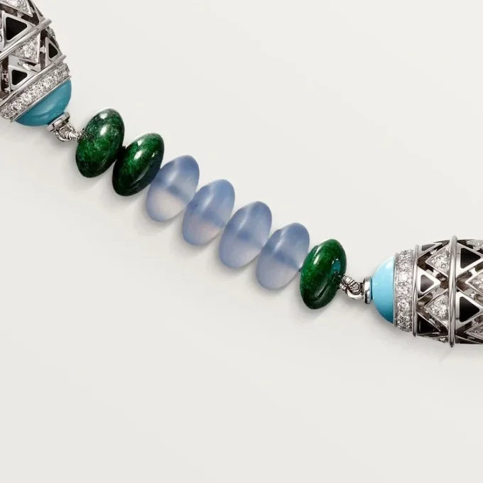Haute Joaillerie-Halskette – Weißgold, Chalcedon, Skarn, Türkis, schwarzer Lack, Diamanten – Cartier