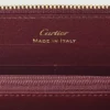 Internationale Geldbörse mit Reißverschluss, Must de Cartier – Burgunderfarbenes Kalbsleder, goldene Oberfläche – Cartier