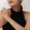 Love-Armband, an Kette