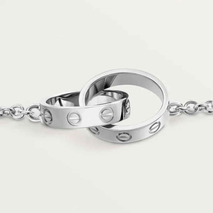 Love-Armband, an Kette