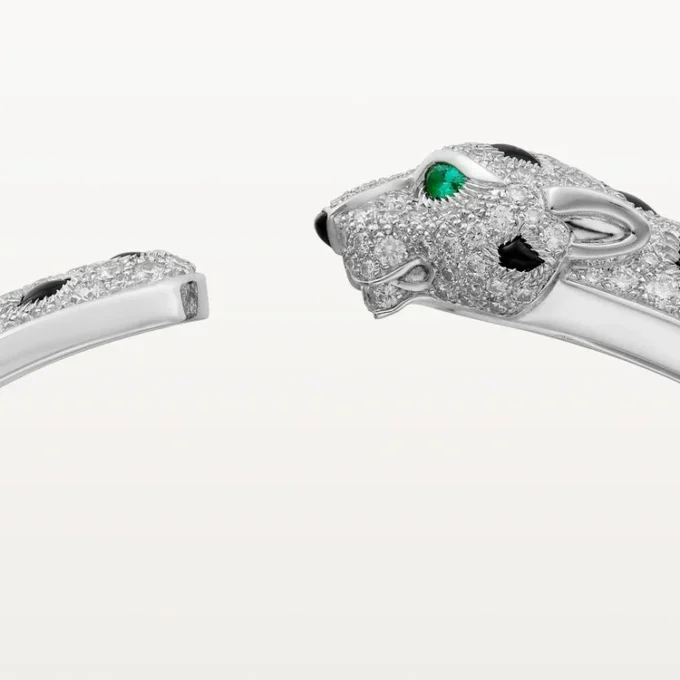 Panthere De Cartier Armband, mittleres Modell, halb pavé-besetzt
