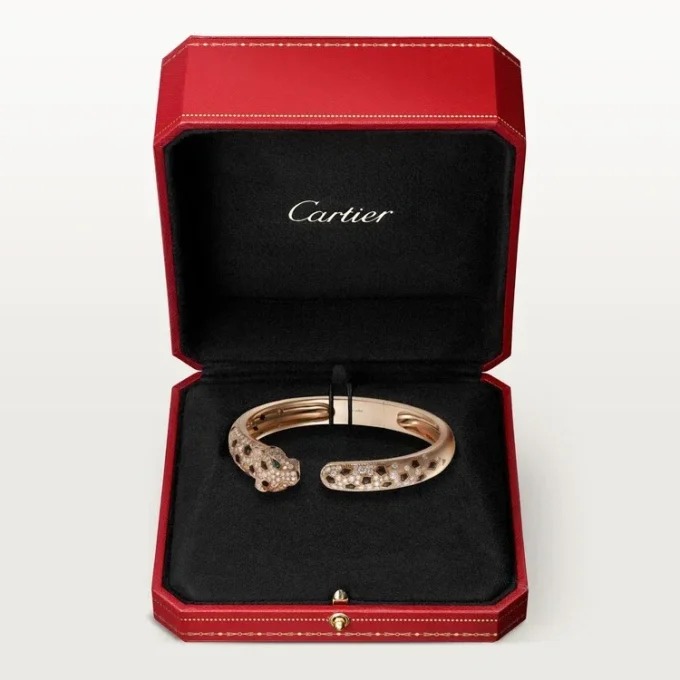 Panthere De Cartier Armband, mittleres Modell, halb pavé-besetzt