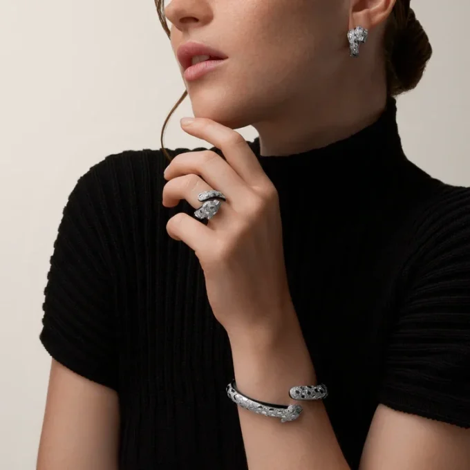 Panthere De Cartier Armband, schwarzer Lack, pavé-besetzt