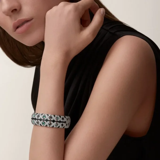 Panthere De Cartier Armreif, Smaragd, pavé-gefasst