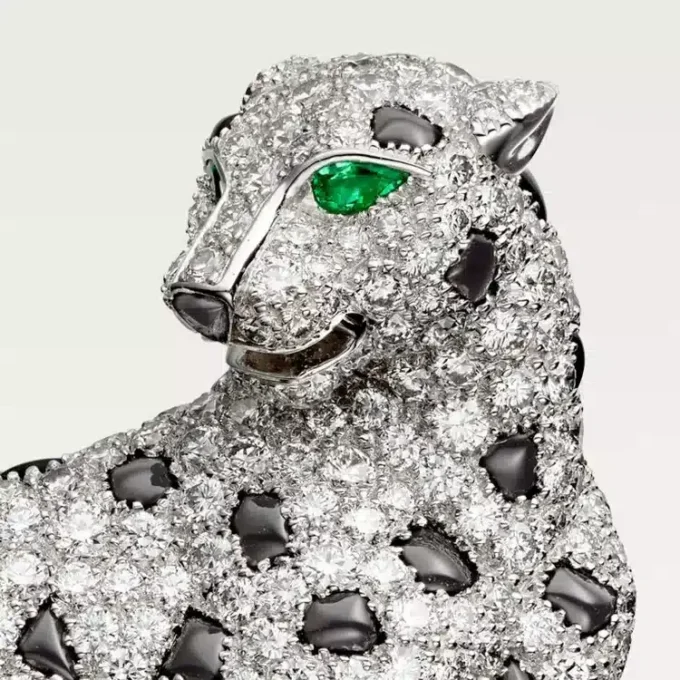 Panthere De Cartier Brosche – Weißgold, Smaragde, Onyx, Diamanten – Cartier