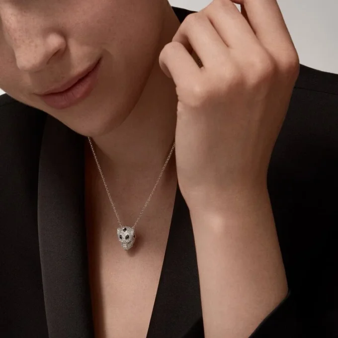Panthere De Cartier Anhänger, pavé-gefasst