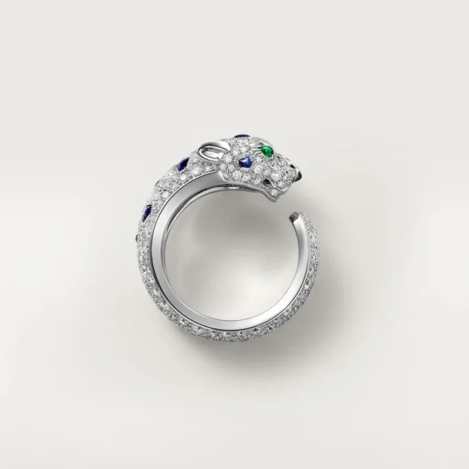 Panthere de Cartier Ring, mittleres Modell, halb pavé-besetzt