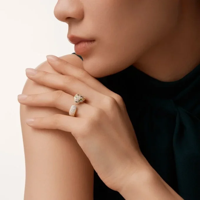 Panthere de Cartier Ring, mittleres Modell, pavé