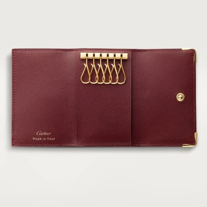 Schlüsselanhänger für 6 Schlüssel, Must de Cartier – burgunderrotes Kalbsleder, goldene Oberfläche – Cartier