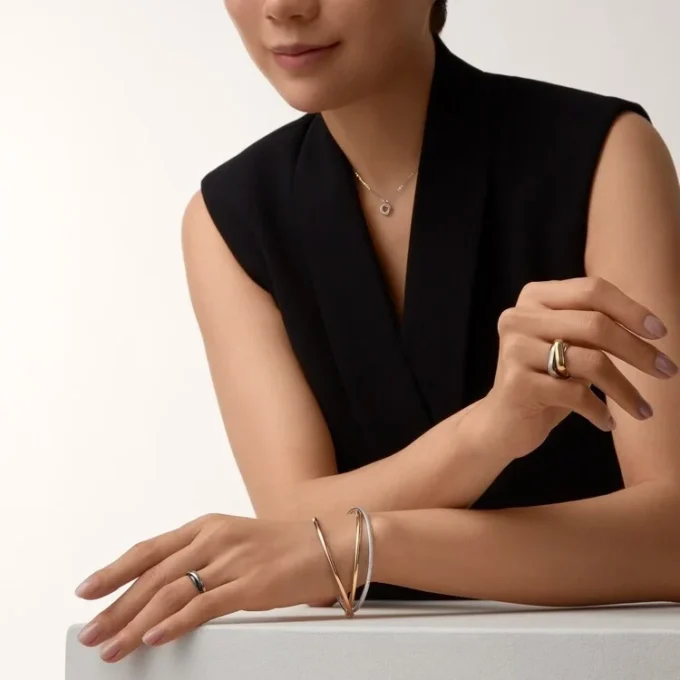 Trinity-Ring, Keramik, kleines Modell, halb pavé-besetzt