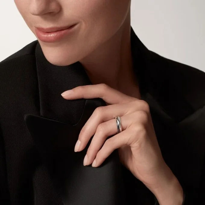 Trinity-Ring, Keramik, kleines Modell, halb pavé-besetzt